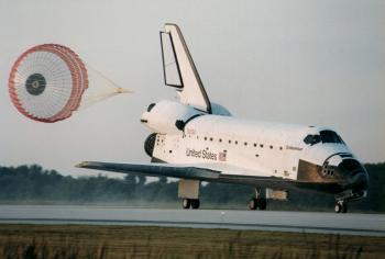 File:Space Shuttle Endeavour landing.jpg - Wikimedia Commons