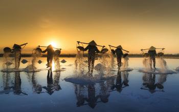 Download 3840x2400 wallpaper salt farm, landscape, reflections ...
