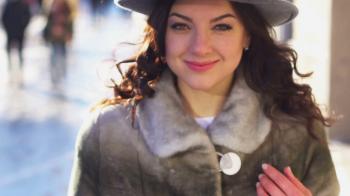 Portrait of the beautiful fashionable girl outdoor on sunny spring ...