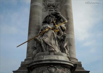 France de la Renaissance statue on Pont Alexandre III - Page 551
