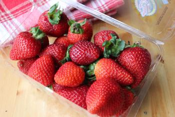 Fresh Strawberry with White Chocolate Ice Cream - How To Feed A Loon