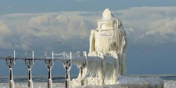 Stunning Photo Of Frozen Lake Michigan Lighthouse Goes Viral, But ...