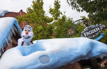 Frozen" In Theme Parks | DIS Blog