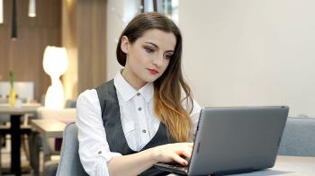 Beautiful businesswoman sitting in the cafe and working on laptop ...