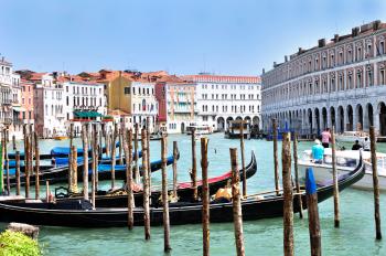Gondolas at Hotel Ca' Sagredo - Grand Canal - Rialto - Venice Italy Venezia - Creative Commons by gnuckx