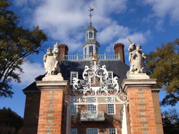 Unicorn standing on the pillar of the Gate of the Governor's Palace ...