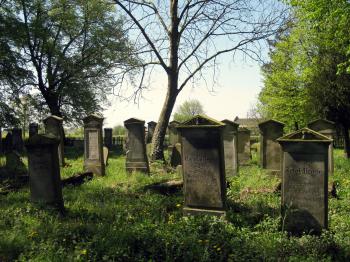 File:Mennonite Graveyard Heubuden 3.JPG - Wikimedia Commons
