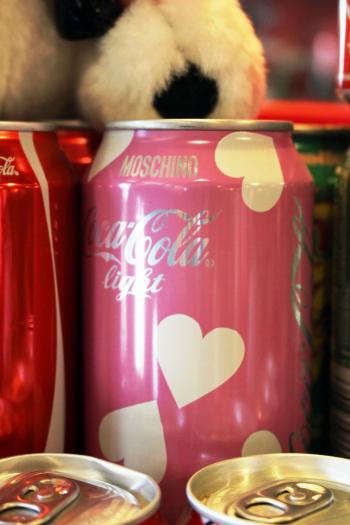 Green Coca-Cola Light pink can with hearts