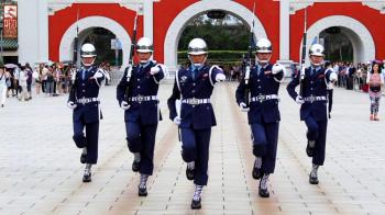 Changing of the Guards Taipei, Taiwan - YouTube