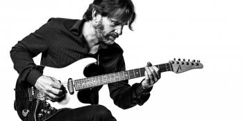 Steve Mackey, Grammy Award-winning guitarist and composer, in ...