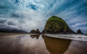 File:Haystack Rock Oregon.jpg - Wikimedia Commons