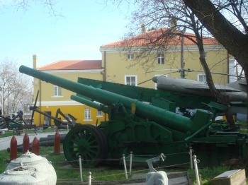 Historical artillery cannon