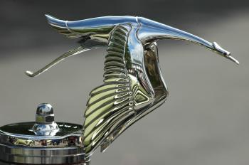 File:Hispano-suiza-hood-ornament.JPG - Wikimedia Commons
