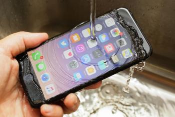 Apple iPhone 7 review: Everything you need in a phone, except the ...