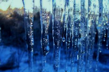 Winter: Icicles Early Morning Melt Snow Winter Blue Ice Dual Monitor ...