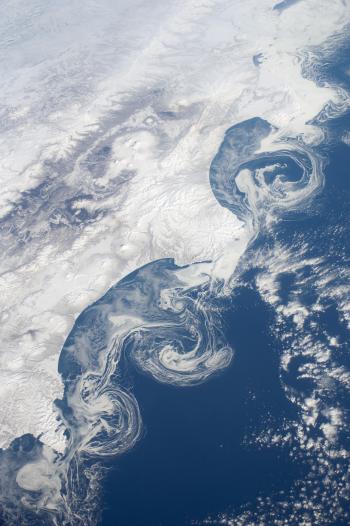 I see icy ISS ice floes - Bad Astronomy : Bad Astronomy