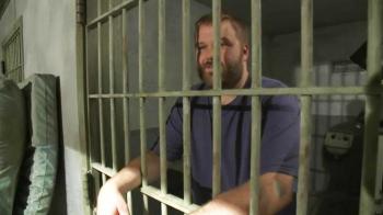 Video Extra - The Walking Dead - Tour of the Prison Set with Robert ...