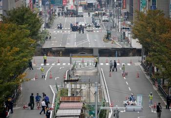 Giant sinkhole swallows Japan city street - Samaa TV