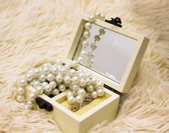 jewelry box with beads