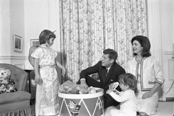 President Kennedy relaxes with the First Family in the White House ...