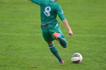 How to Kick a Soccer Ball - A Soccer Player's Complete Guide To The Game