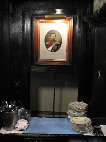 Dumbwaiter - Wikipedia
