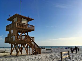 File:2017 Sarasota Coquina Beach Lifeguard Station FRD 9087.jpg ...