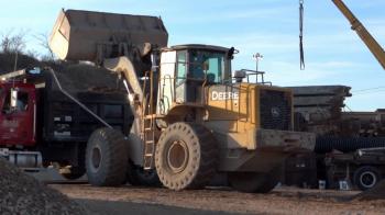 John Deere 724J Wheel Loader At Work - YouTube