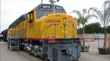 Biggest Diesel Locomotive! - YouTube