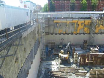 Looking west at the excavation of the new Globe and Mail building, 2014 09 14 (15)