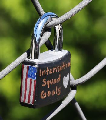 Taking a cue from Paris, love locks onto Hastings bridge ...