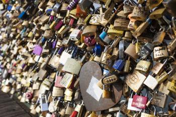 Paris to Sell Famous Love Locks to Raise Money for Refugees | Time