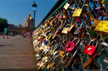 Paris - Love Locks Bridge Being Taken Down | Youth Independent News