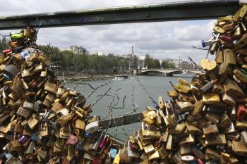 Paris' love locks being removed