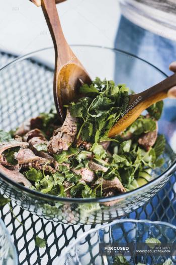 Man cooking Grilled Beef salad — Stock Photo | #146114927