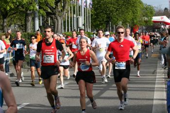 File:Marathon Runners.jpg - Wikimedia Commons