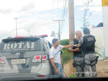 Apaixonado comparece ao local de trabalho da amada e faz escândalo ...