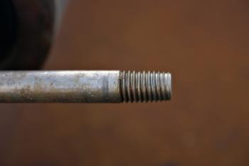 Metallic screw