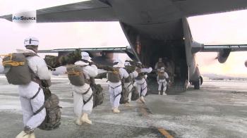US Military Paratroopers Arctic Airborne Jump in Extreme Cold - YouTube