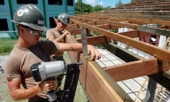 File:US Navy 080823-N-1328S-003 Steel Worker 3rd Class Michael ...