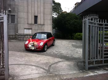 Mini cooper as wedding car