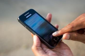 File:Bangalore Wikipedian on phone 5 closeup.jpg - Wikimedia Commons