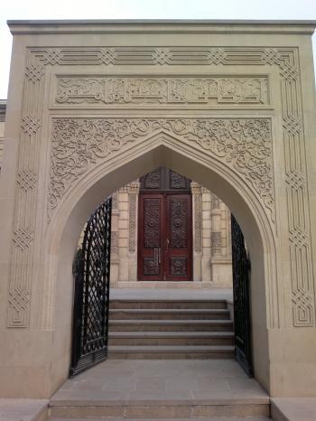 File:Juma Mosque in Baku (entrance).jpg - Wikimedia Commons