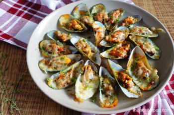 Cheese Garlic Mussels | I Heart Recipes
