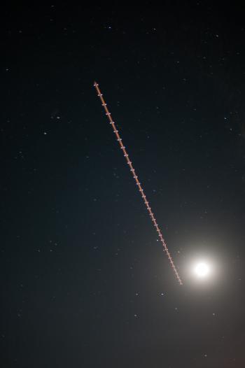 Night Sky: Landing airplane