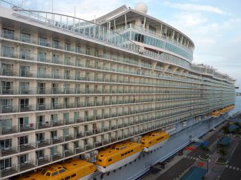 Oasis of the Seas ship-outside Fort Lauderdale
