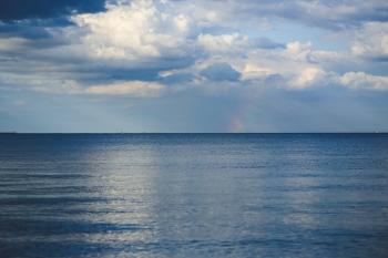 Summer landscape with sea and horizon over water · Free Stock Photo