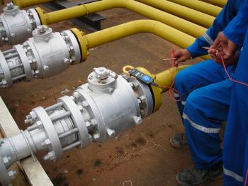 Software that locates real-time leaks in water, oil or gas pipes