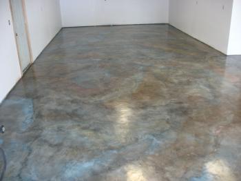 Decoratively stained concrete floor with multi-tone variegated ...