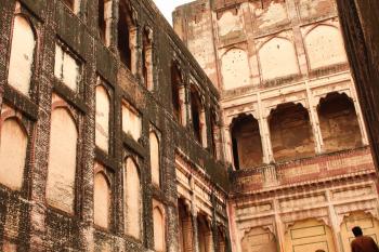 File:100 Yrs Old Architecture.jpg - Wikimedia Commons